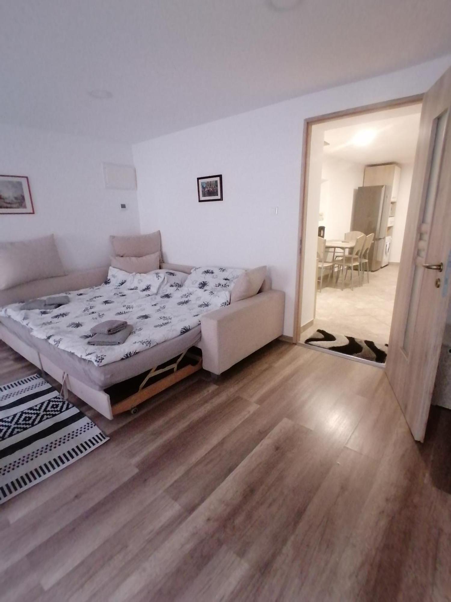 Ujkapu Sunshine Apartments Győr Rom bilde
